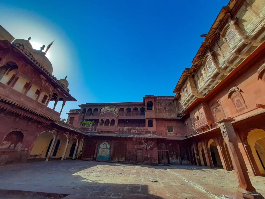 Durante il viaggio da Bikaner a jaisalmer cose da visitare